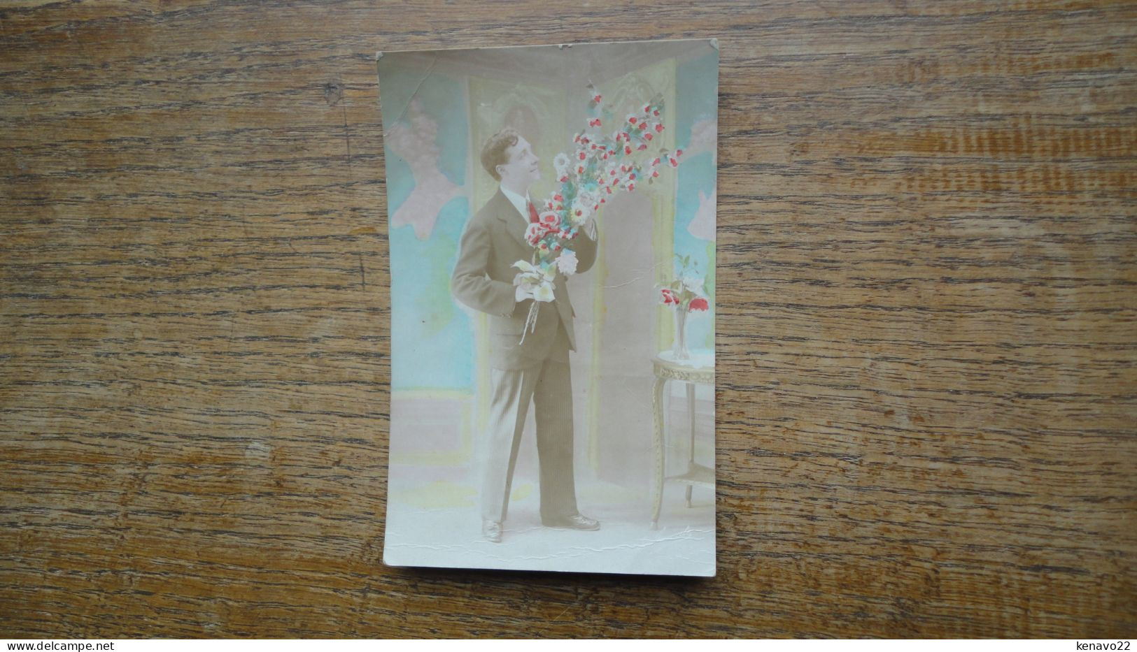 Ancienne Carte , Un Homme Avec Des Fleurs - Men