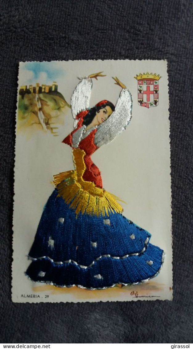 CARTE  BRODEE FOKLORE FOLKLORIQUE ESPAGNE ESPAGNOL FEMME DESSIN ELSI GUMIER DANSE FLAMENCO ALMERIA 29 BLASON - Borduurwerk