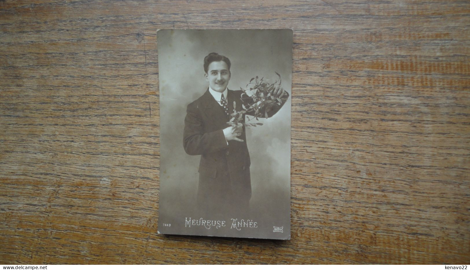 Ancienne Carte  D'heureuse Année , Un Homme Avec Des Fleurs - Männer