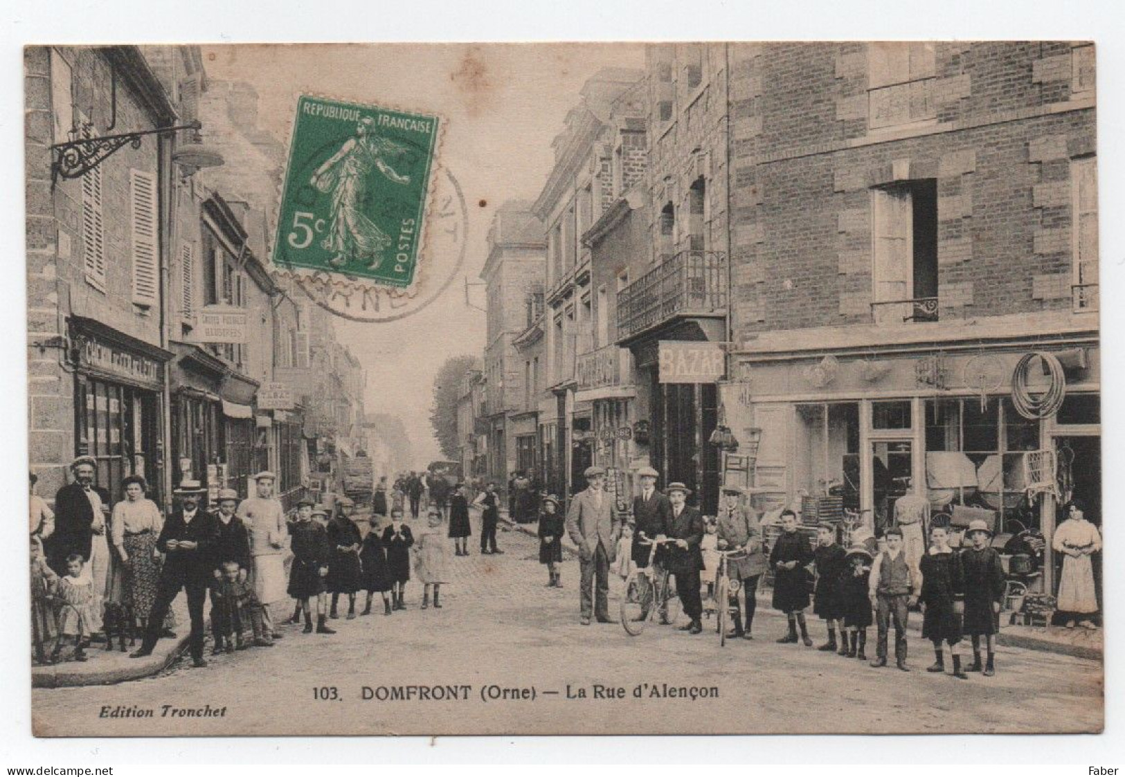 DOMFRONT (Orne) - La Rue D'Alençon - Domfront