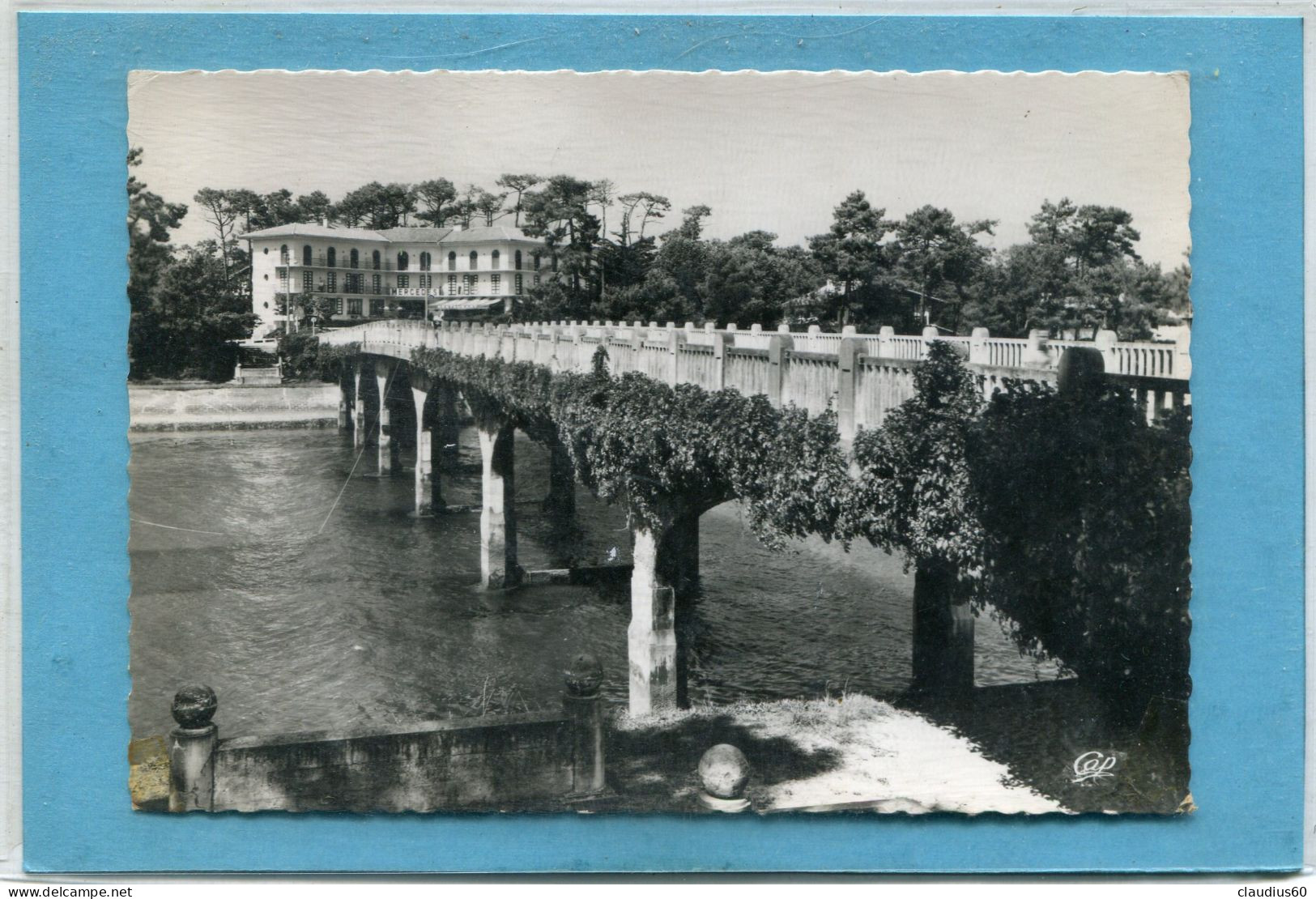 40  .HOSSEGOR  , Pont Sur Le Canal  Du Lac Et Hôtel  - MERCEDES  .cpsm  10,5 X 15 - Hossegor