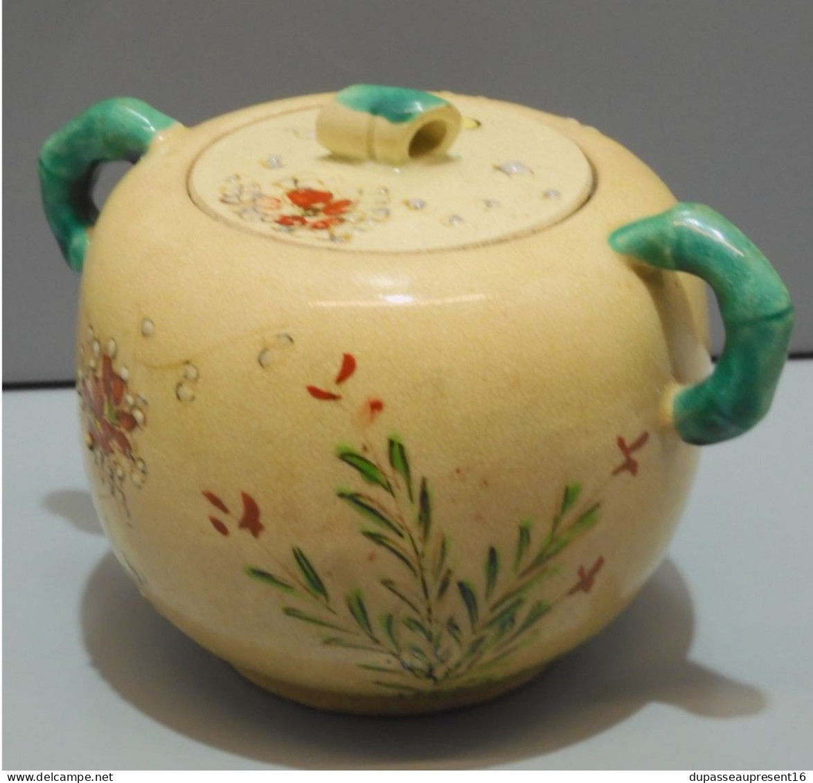 - ANCIEN POT SUCRIER Céramique SATSUMA JAPON Décor FLEURS Rehauts EMAIL    E - Aziatische Kunst
