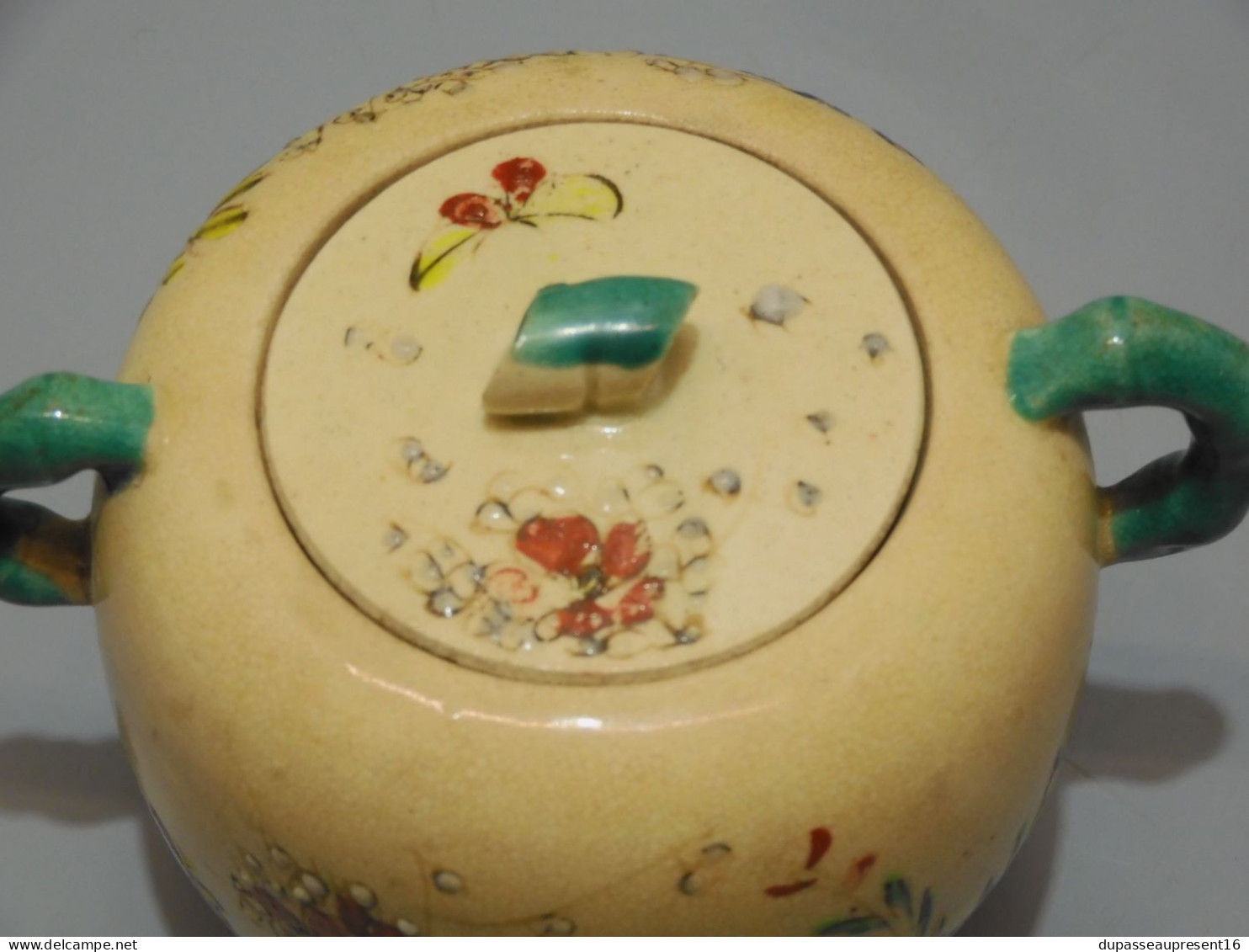 - ANCIEN POT SUCRIER céramique SATSUMA JAPON décor FLEURS rehauts EMAIL    E
