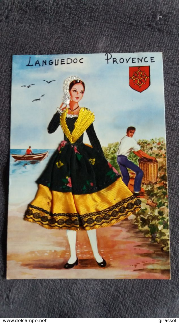 CARTE  BRODEE FOKLORE FOLKLORIQUE FEMME LANGUEDOC PROVENCE BLASON VENDANGES MER ED VACANCES - Embroidered