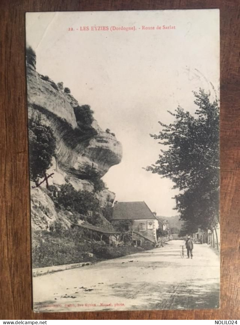 Cpa, 24 Dordogne Les Eyzies, Route De Sarlat, Animée, éd Galou, Cliché Miquel,écrite, Cachet Militaria - Les Eyzies