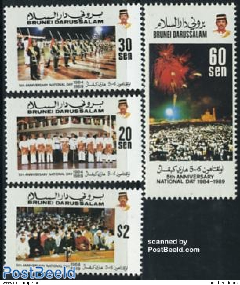 Brunei 1989 5 Years Independence 4v, Mint NH, History - Various - History - Uniforms - Art - Fireworks - Kostums