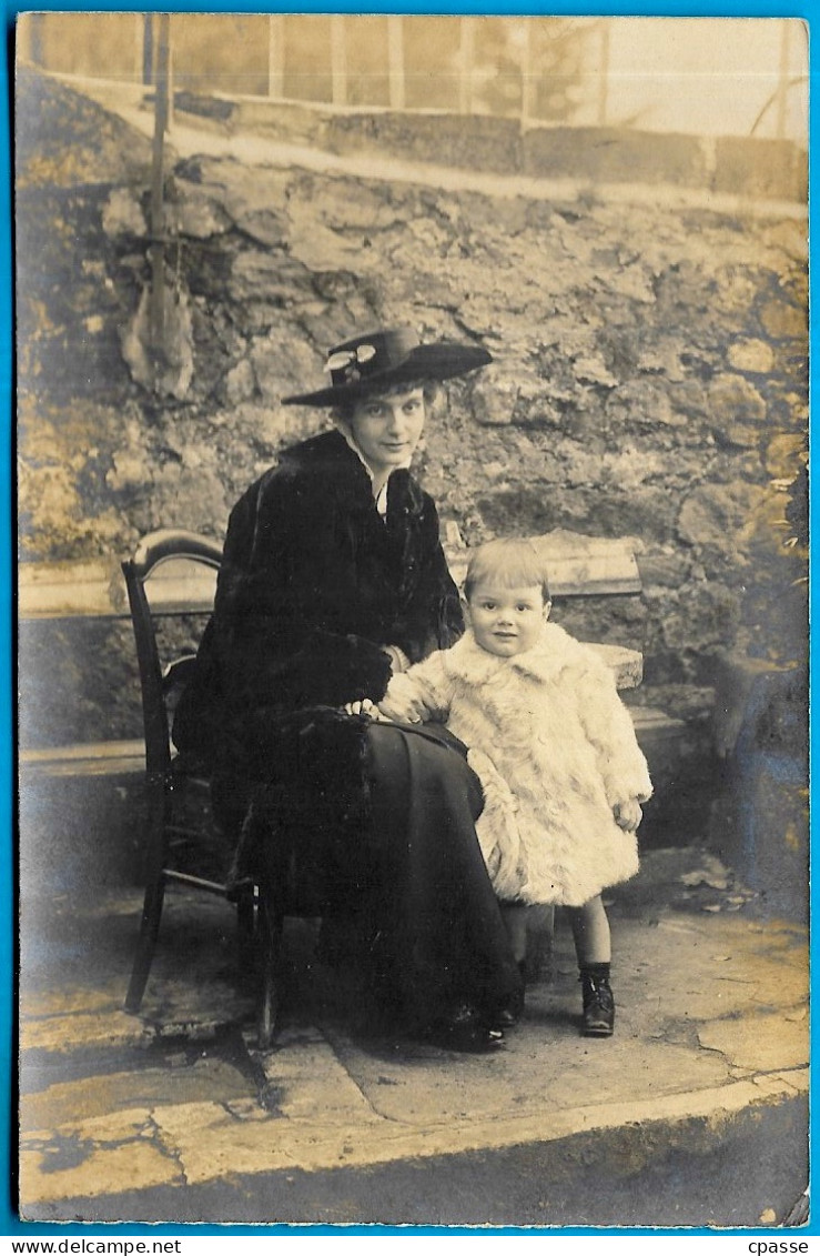 CPA CARTE-PHOTO - Femme Et Enfant - Photographie