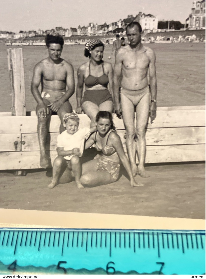 Réal Photo Pin-up Plage Famille Sur La Plage  Hommes Torse Nu - BOYS ON THE BEACH - Pin-up