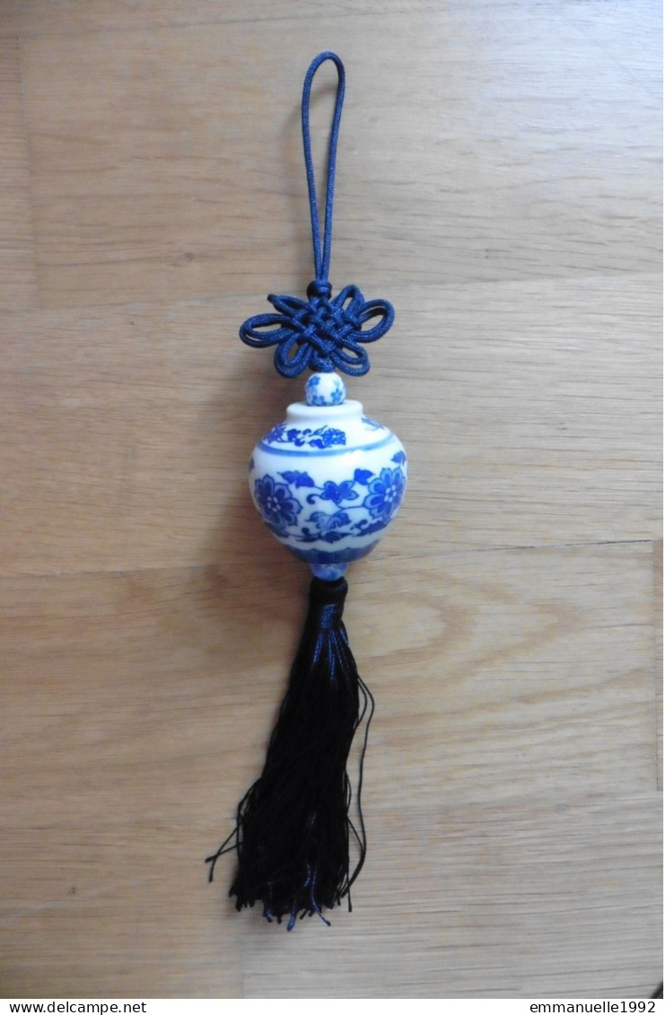 Attache Décoration Porcelaine Chinoise Bleu Et Blanc Noeud Et Pompon Gland Bleu - Art Asiatique