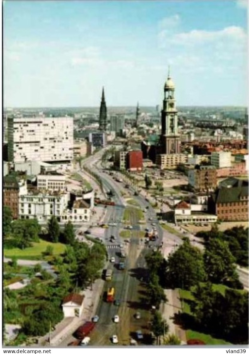 HAMBURG.  -  HAMBOURG. -  St Michaeliskirche Und City. -  Eglise St Michel Et La Ville    Non Circulée. - Noord