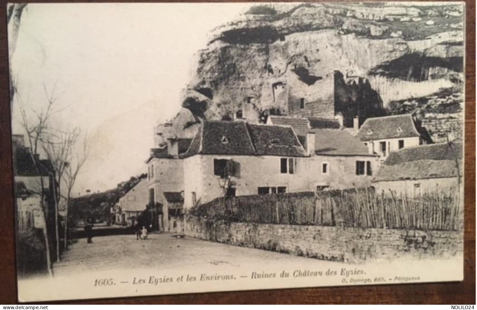 Cpa 24 Dordogne, Les Eyzies Et Les Environs, Ruines Du Château Des Eyzies, éd Domege 1605, Non écrite - Les Eyzies