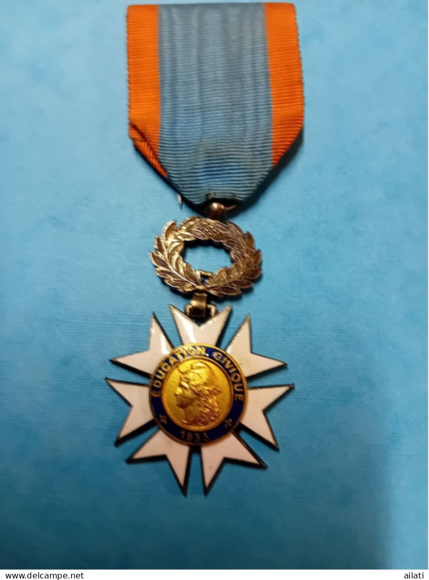 Une Médaille Civique  Françaises - France
