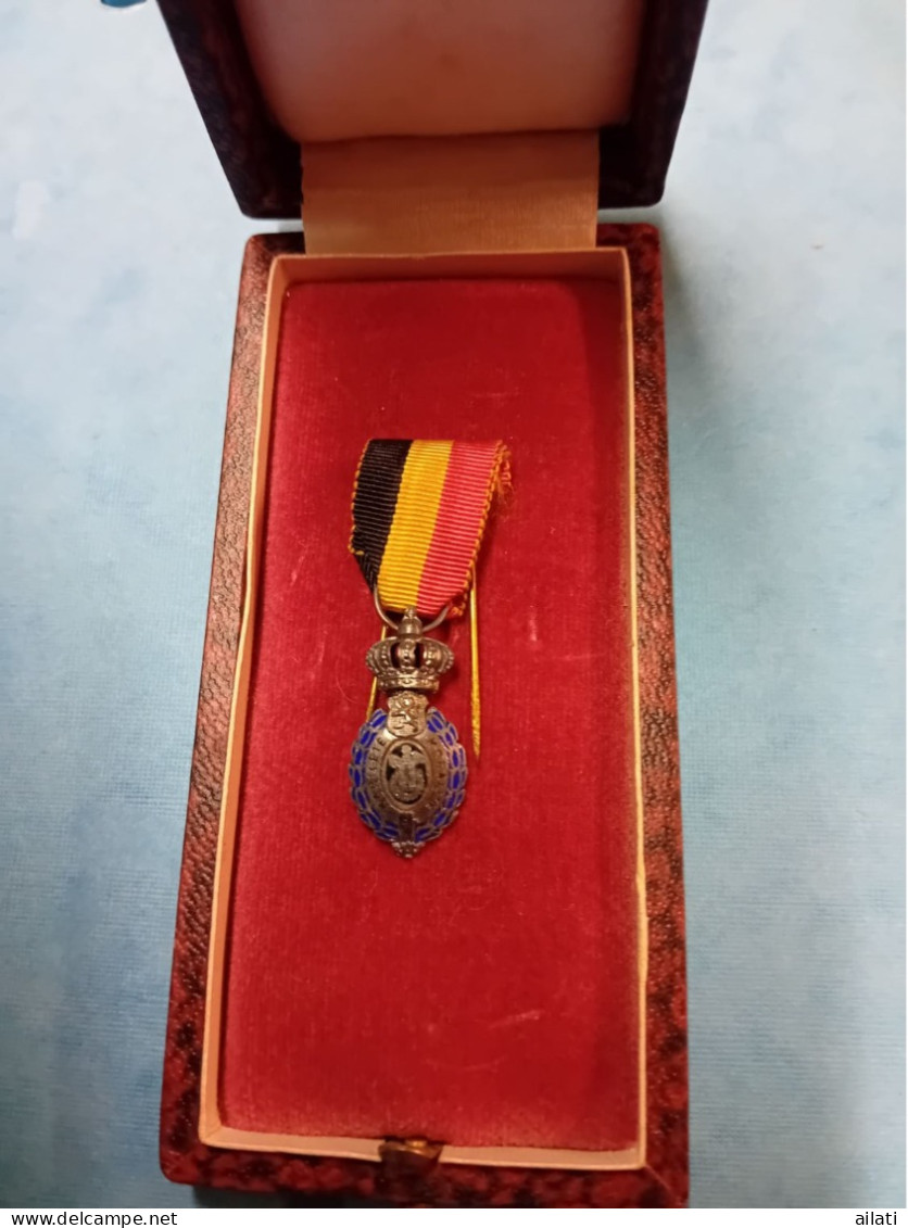Médaille De Travail Petite Dans ça Boite - Firma's