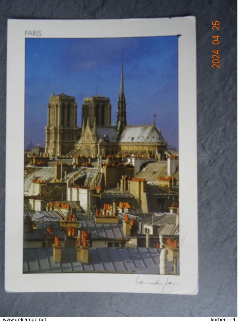 LA CATHEDRALE  NOTRE DAME - Notre Dame De Paris