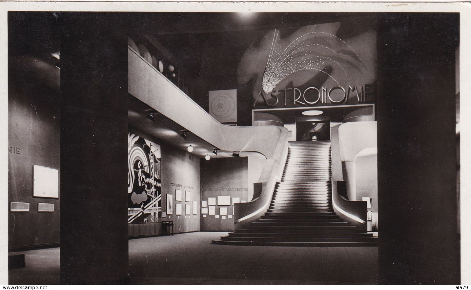 Palais De La Découverte  L'Escalier De L'Astronomie - Musées
