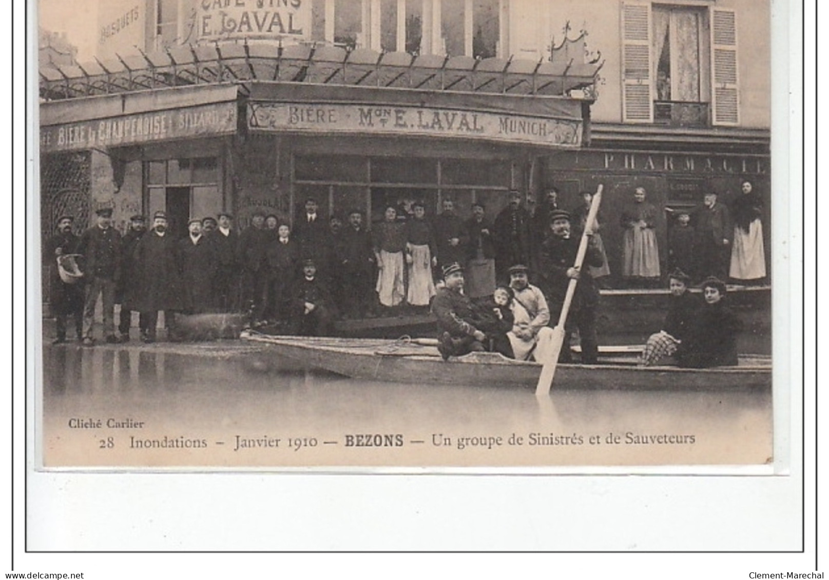 BEZONS - Inondations Janvier 1910 - Un Groupe De Sinistrés Et De Sauveteurs - Très Bon état - Bezons