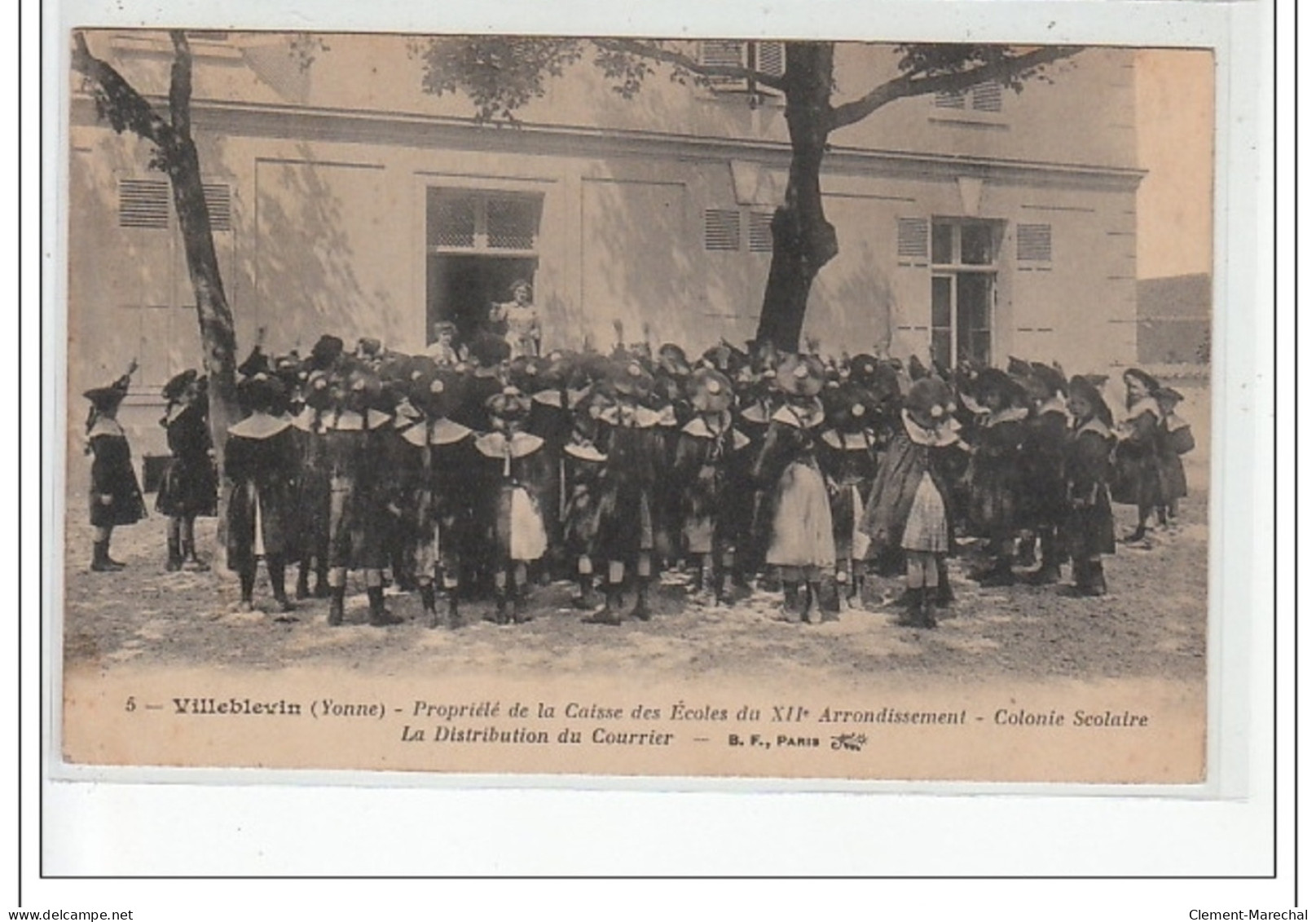 VILLEBLEVIN - Colonie Scolaire De La Caisse Des Ecoles Du XIè Ardt - La Distribution Du Courrier - Très Bon état - Villeblevin