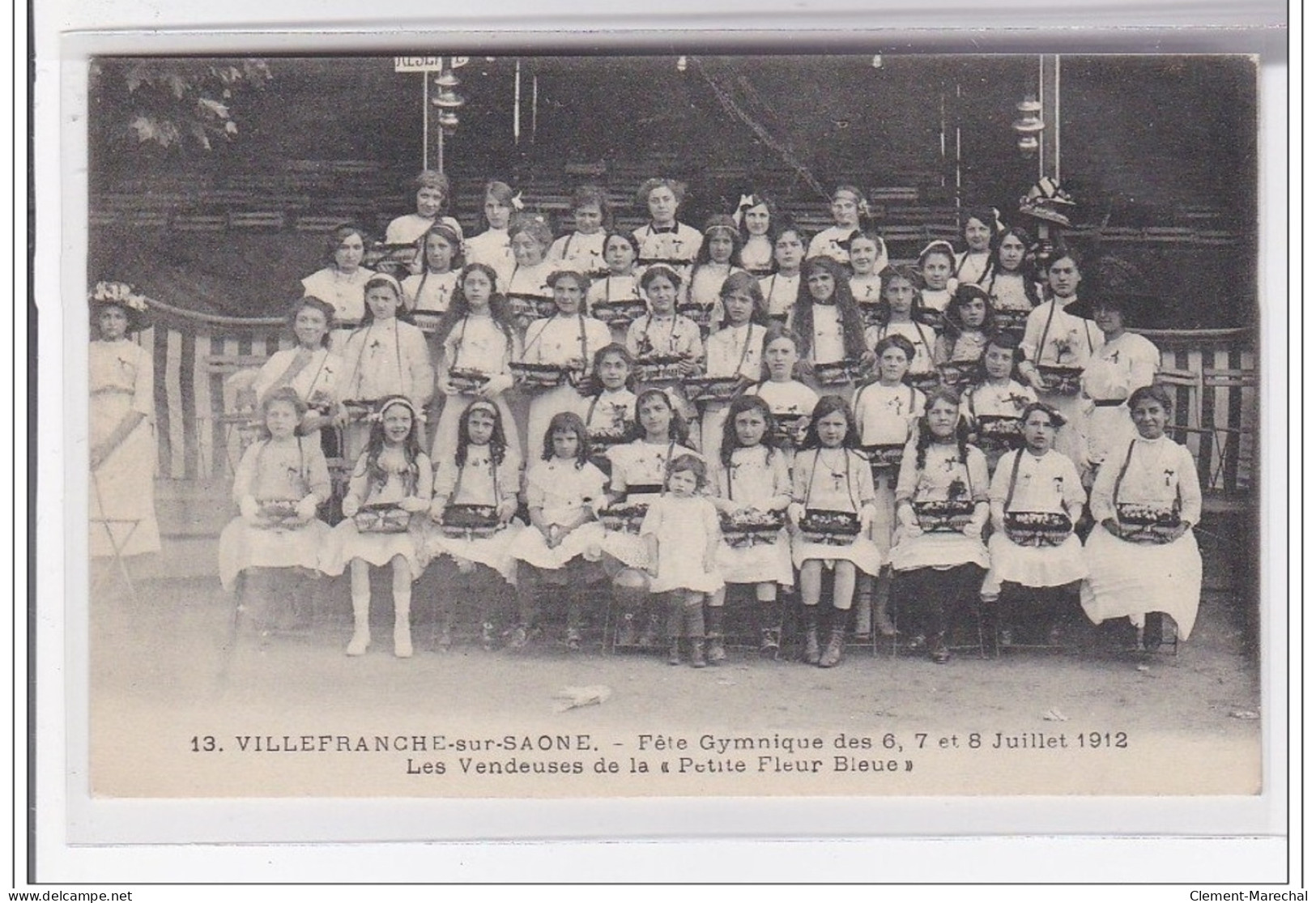 VILLEFRANCE-sur-SAONE : Fete Gymnique Des 6,7,8 Juillet 1912, Les Vendeuse De La Petite Fleur Bleue - Tres Bon Etat - Villefranche-sur-Saone