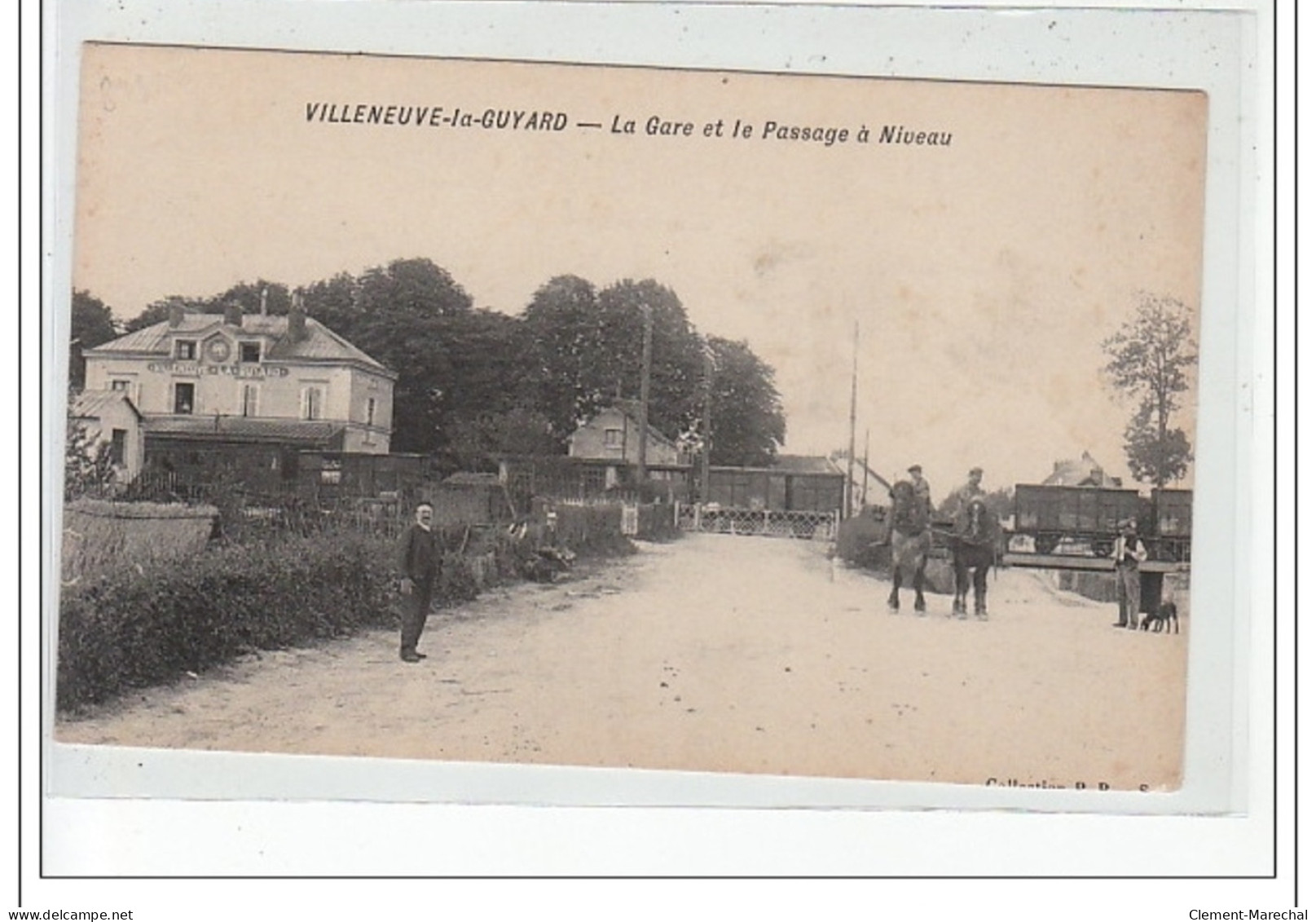 VILLENEUVE LA GUYARD - La Gare Et Le Passage à Niveau - Très Bon état - Villeneuve-la-Guyard