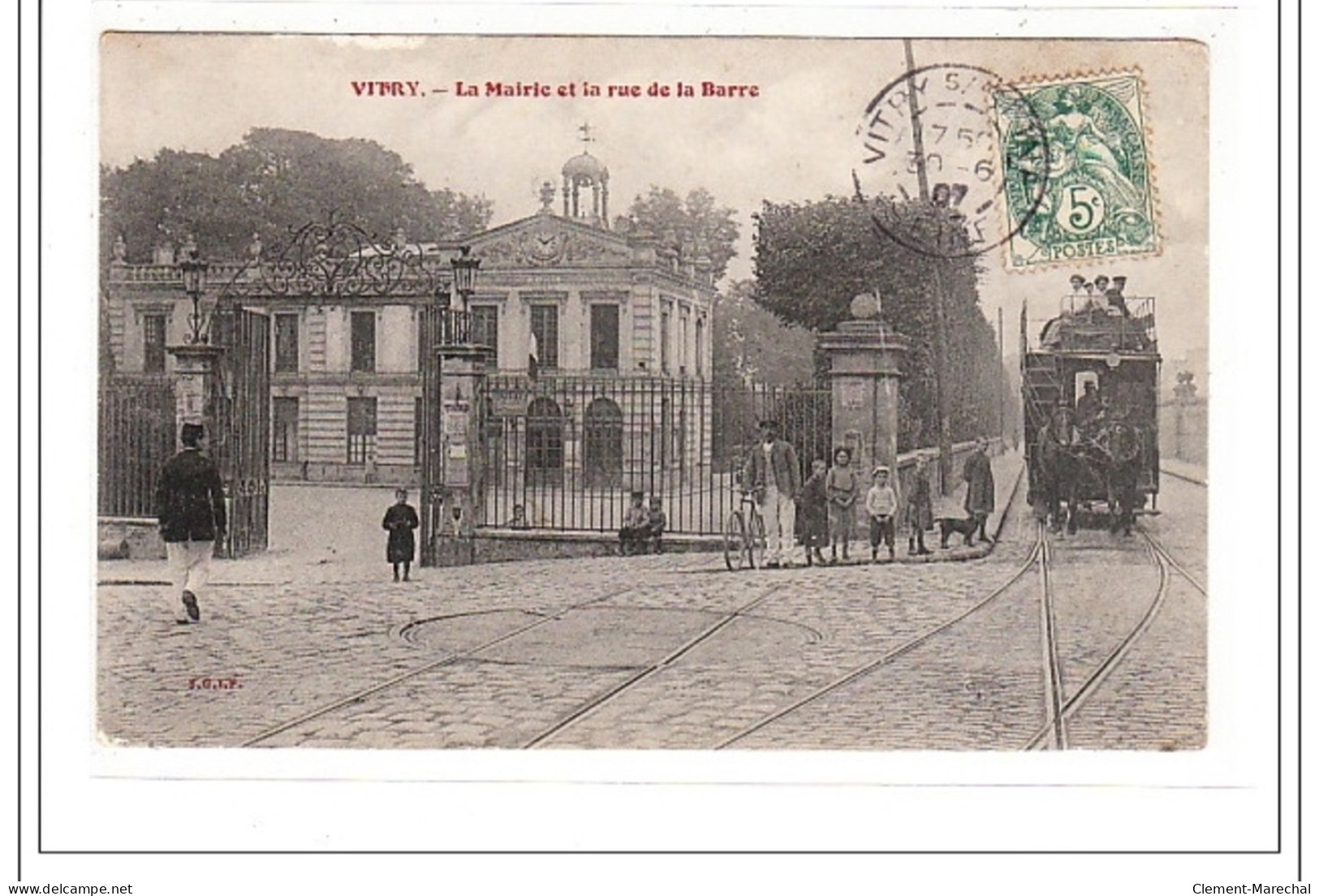 VITRY : La Mairie Et La Rue De La Barre (omnibus) - Tres Bon Etat - Otros & Sin Clasificación