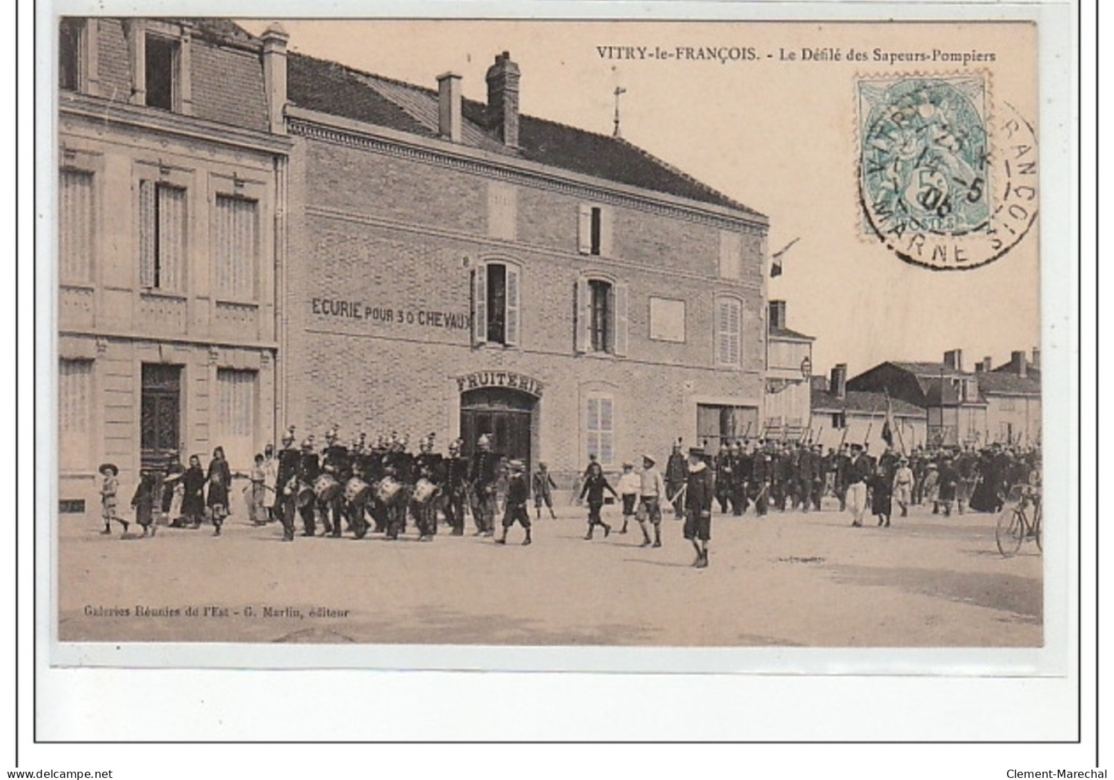 VITRY LE FRANçOIS - Le Défilé Des Sapeurs-Pompiers - Très Bon état - Vitry-le-François