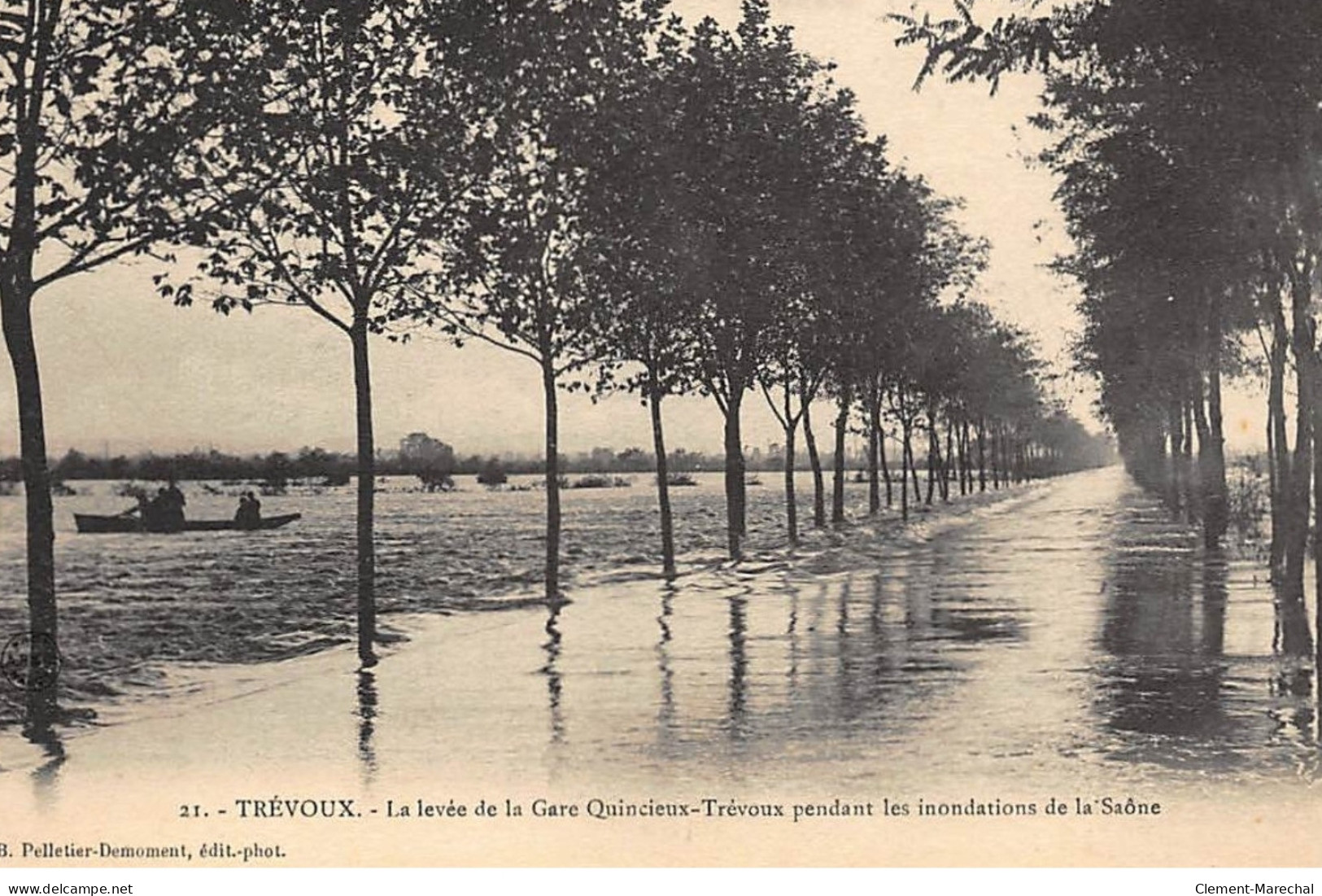 TREVOUX : La Levée De La Gare Quincieux-trevoux Pendant Les Inondations De La Saone - Tres On Etat - Trévoux