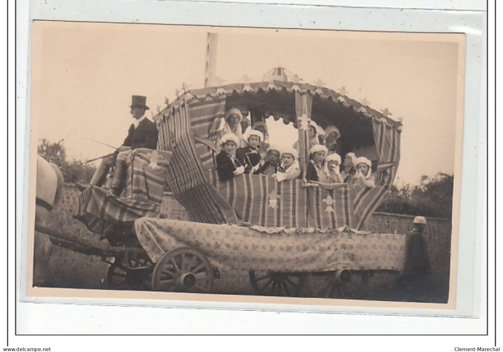 VERNEUIL SUR AVRE - CARTE PHOTO - Char Et Personnages Costumés - Très Bon état - Verneuil-sur-Avre