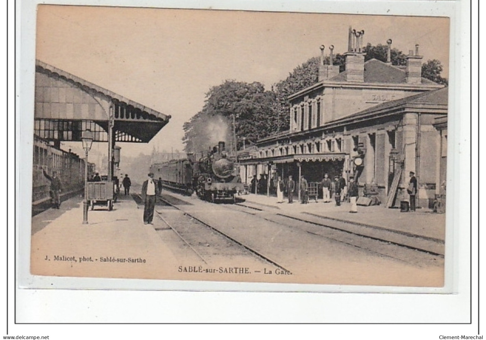 SABLE SUR SARTHE - La Gare - Très Bon état - Sable Sur Sarthe