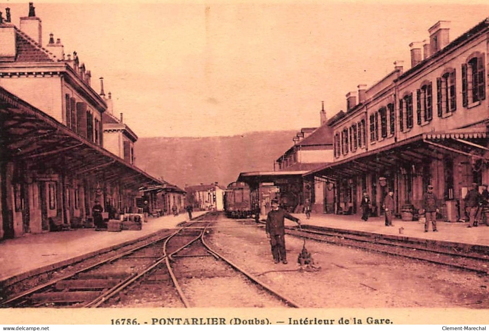 PONTARLIER : Interieur De La Gare - Tres Bon Etat - Pontarlier