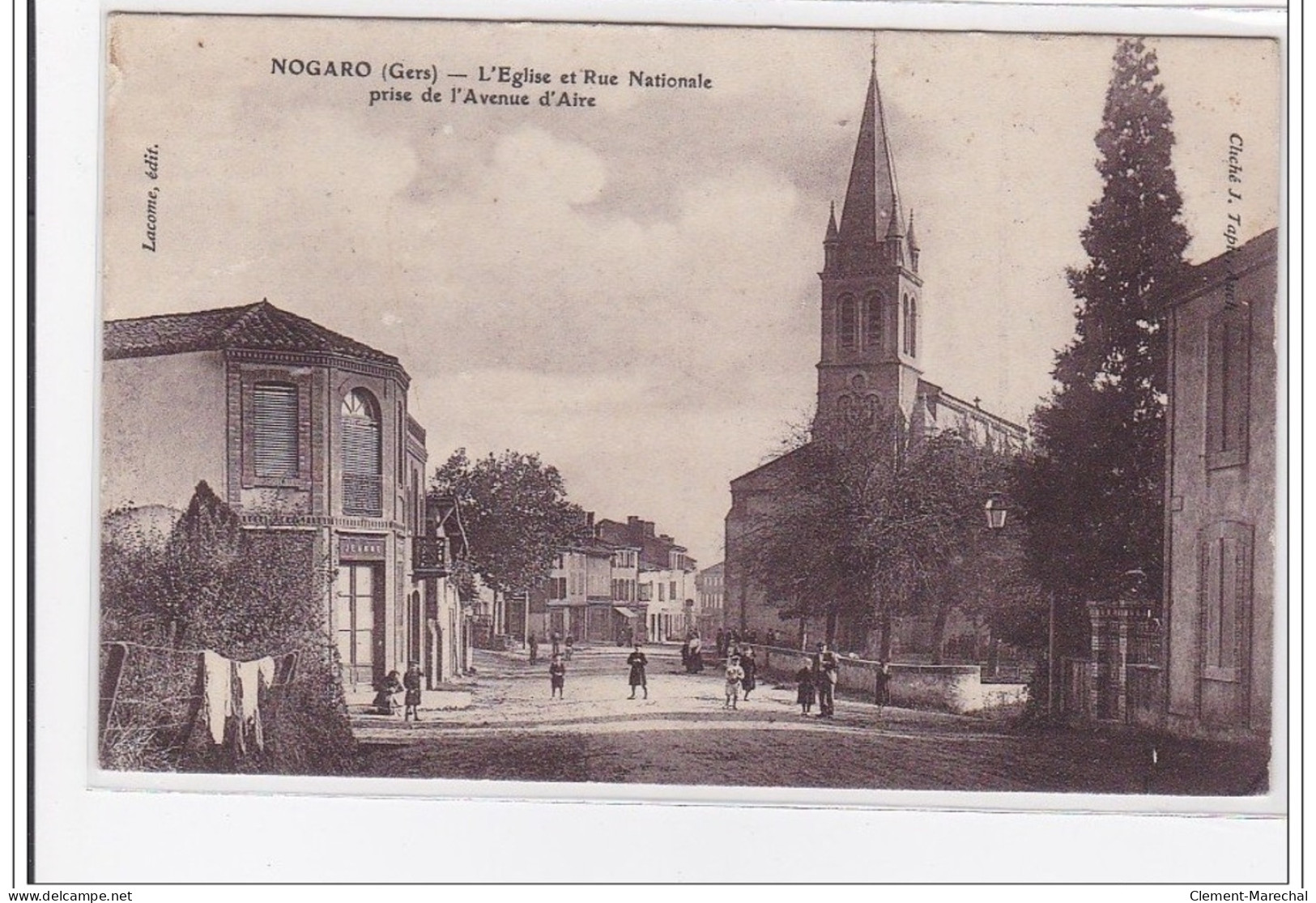 NOGARO : L'eglise Et Rue Nationale Prise De L'avenue D'aire - Tres Bon Etat - Nogaro