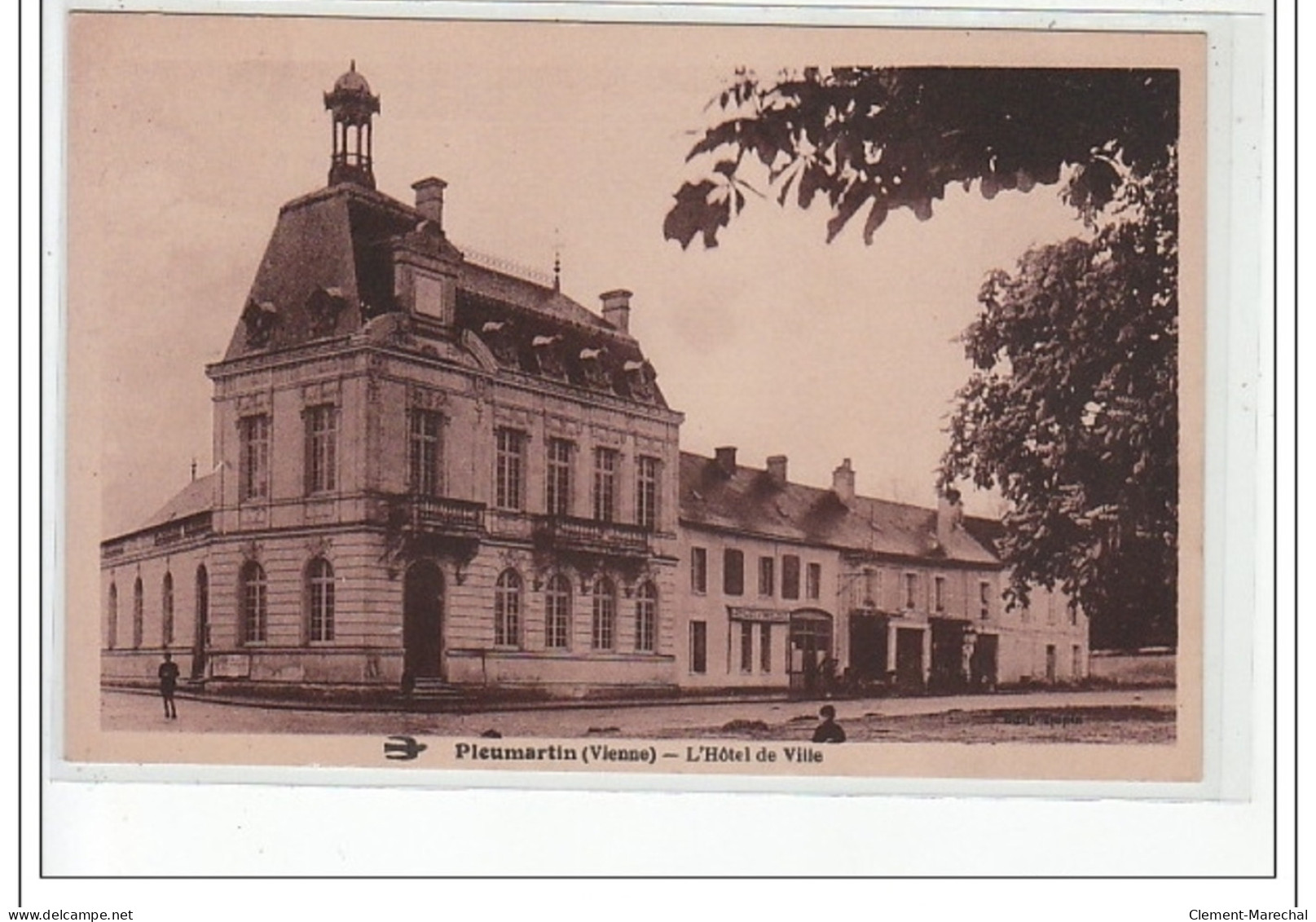PLEUMARTIN - L'Hôtel De Ville - Très Bon état - Pleumartin