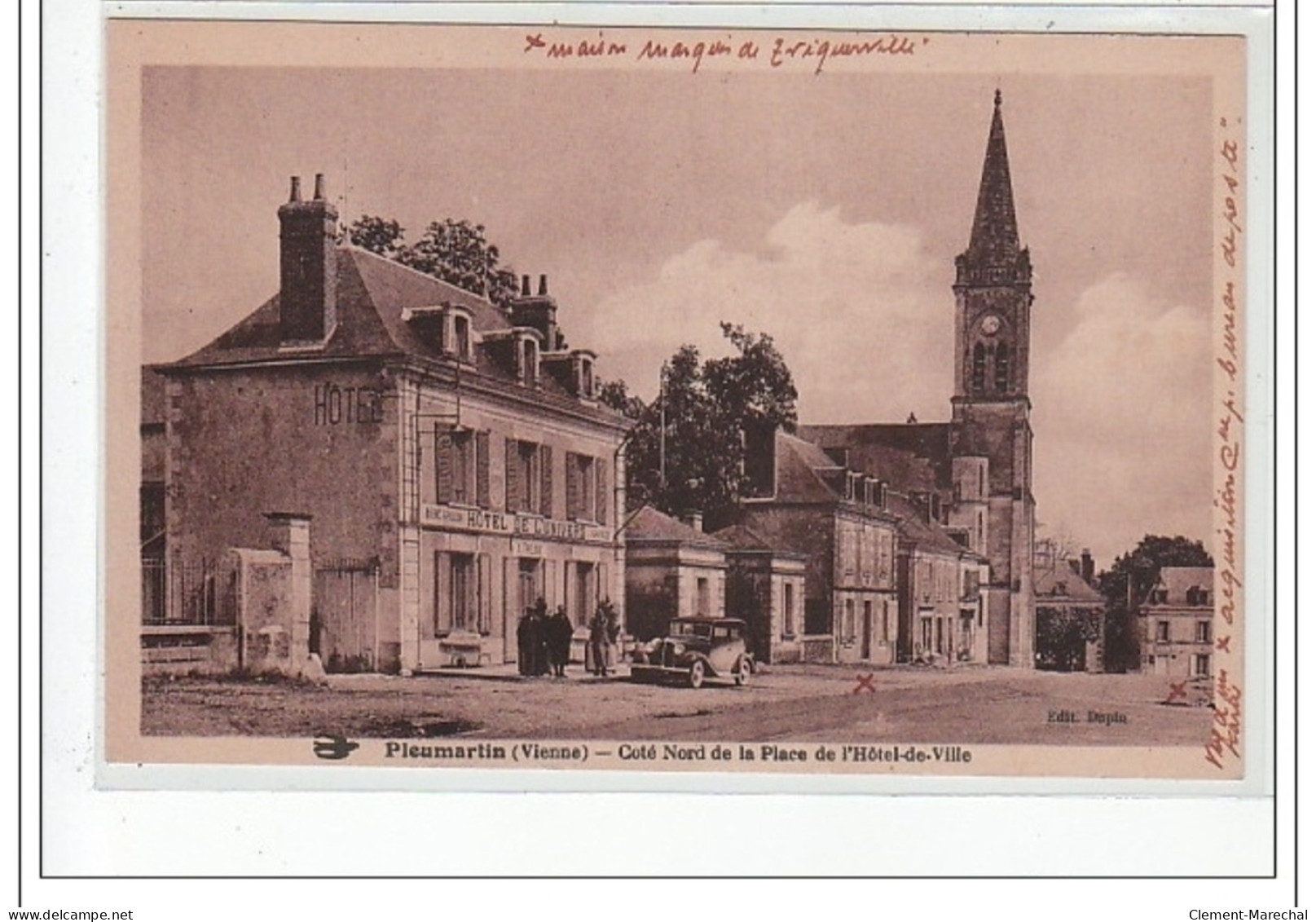 PLEUMARTIN - Côté Nord De La Place De L'Hôtel De Ville - Très Bon état - Pleumartin