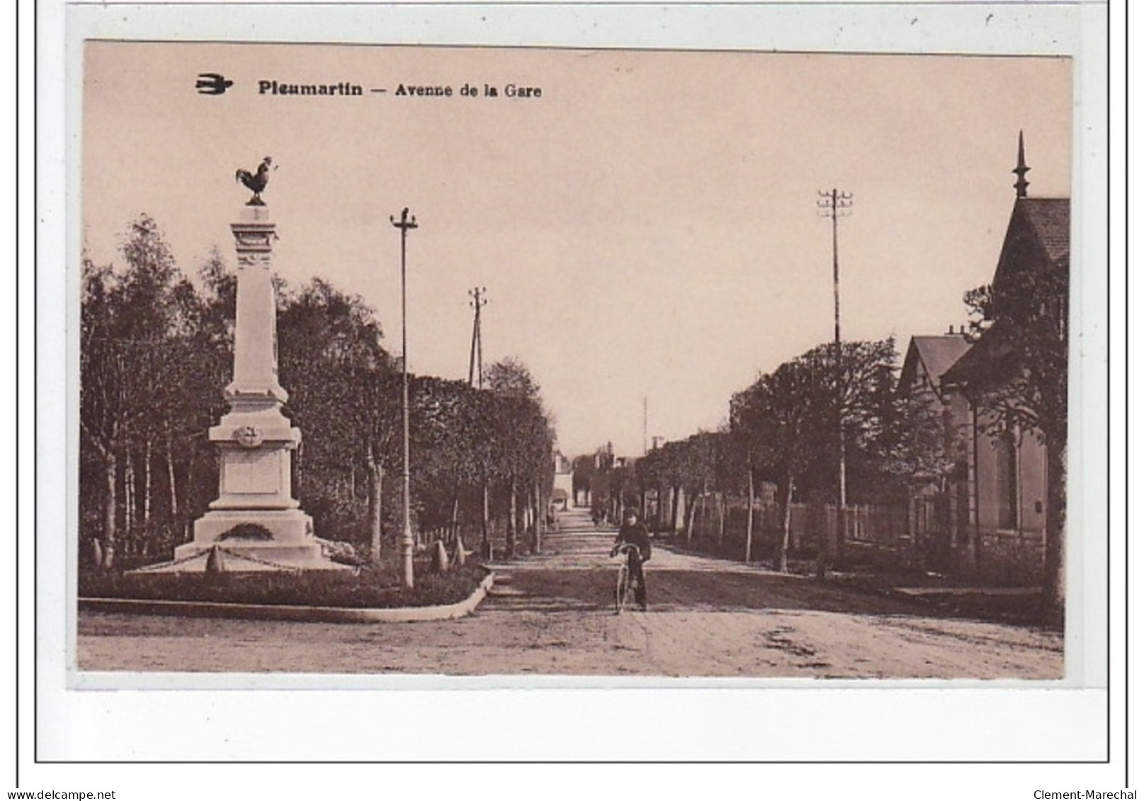 PLEUMARTIN - Avenue De La Gare - Très Bon état - Pleumartin
