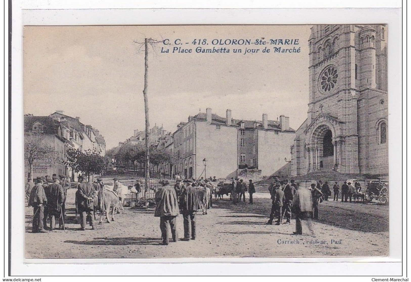 OLORON-Ste-MARIE : La Place Gambetta Un Jour De Marché - Tres Bon Etat - Oloron Sainte Marie