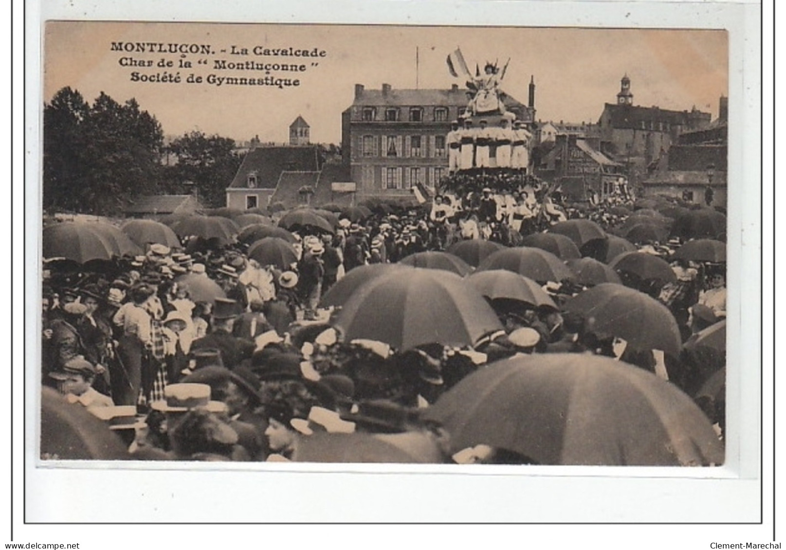 MONTLUçON - La Cavalcade - Le Char De La """"Montluçonne"""" Société De Gymnastique - Très Bon état - Montlucon