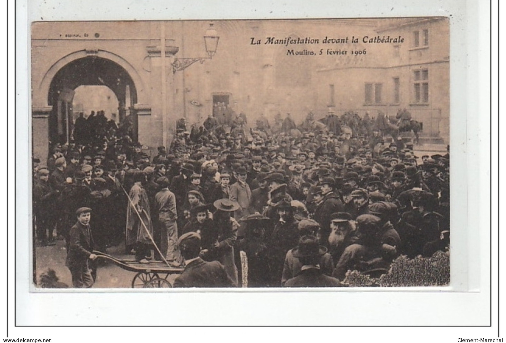 MOULINS - La Manifestation Devant La Cathédrale, 5 Février 1906 - INVENTAIRES - Très Bon état - Moulins