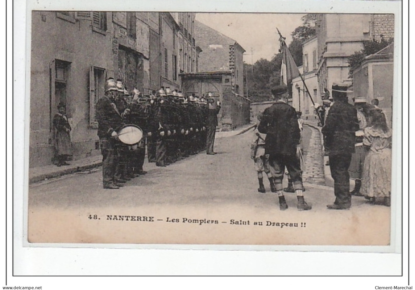 NANTERRE - Les Pompiers - Salut Au Drapeau!!  - Très Bon état - Nanterre