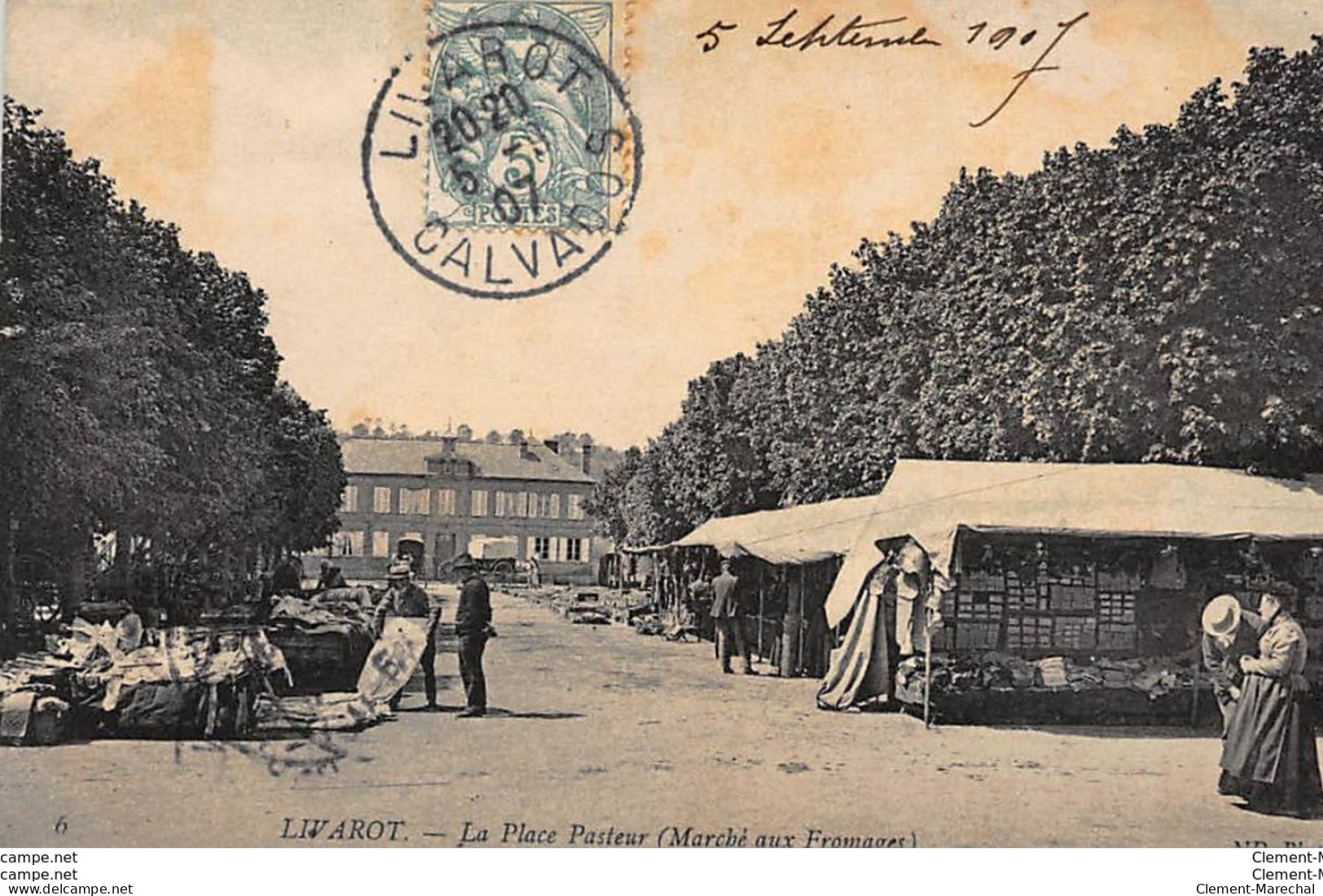LIVAROT : La Place Pasteur (marché Aux Fromages) - Tres Bon Etat - Livarot