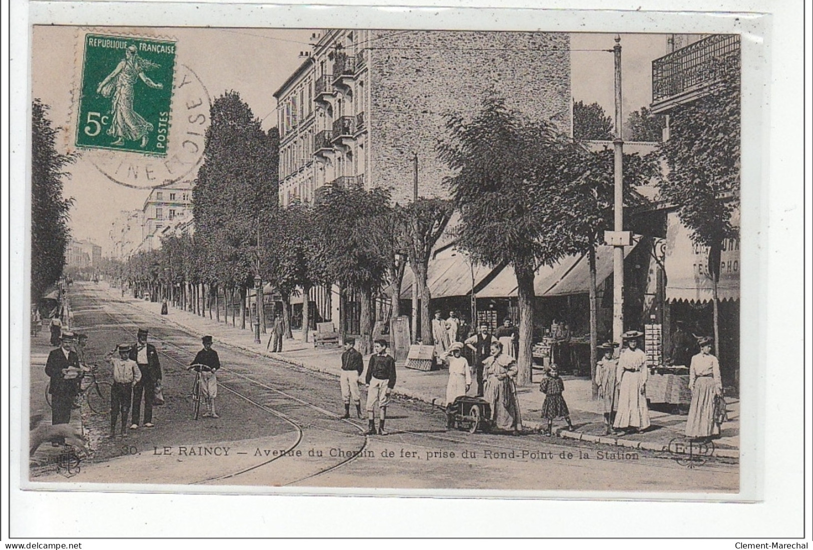 LE RAINCY - Avenue Du Chemin De Fer, Prise Du Rond-point De La Station - Très Bon état - Le Raincy