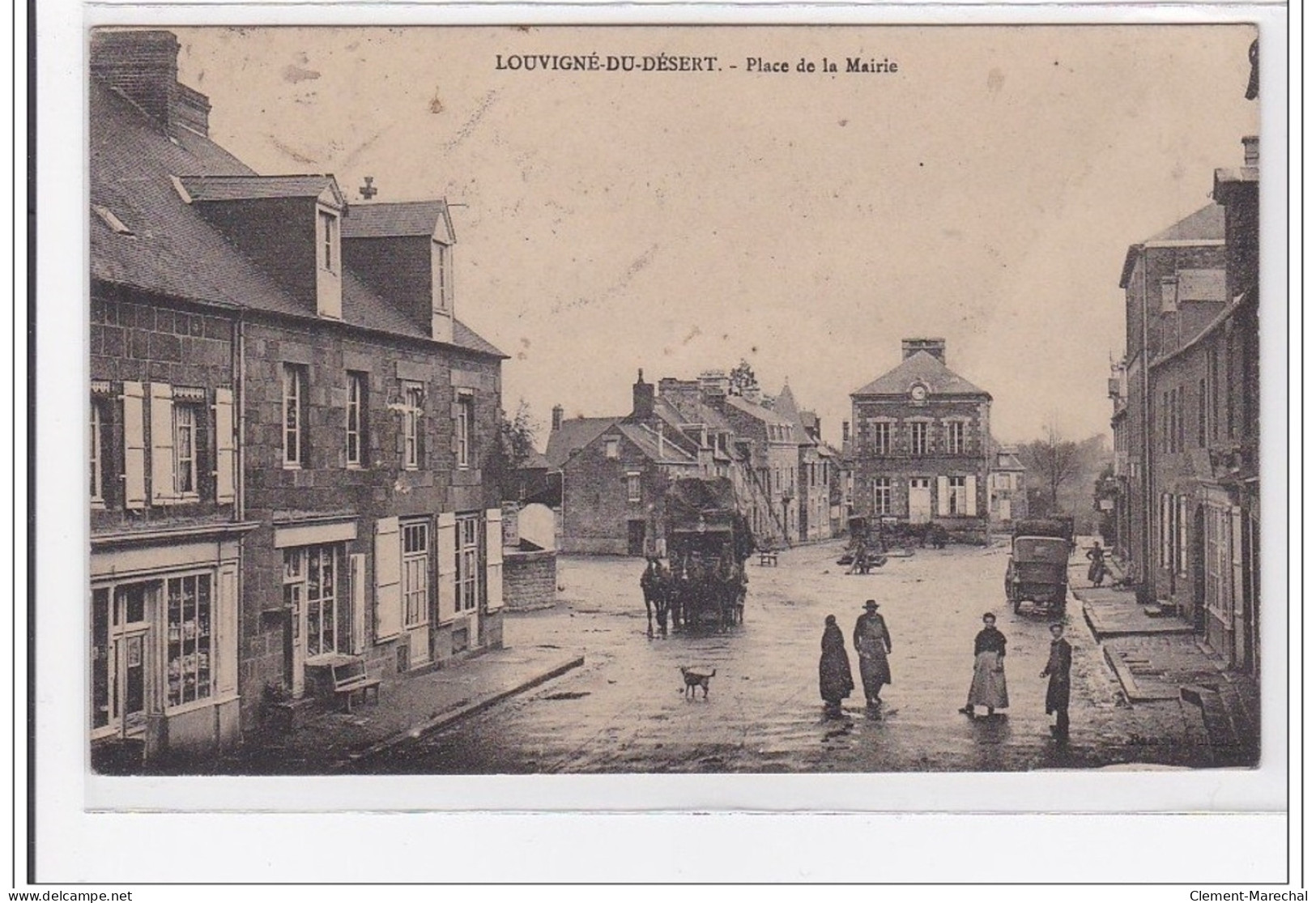 LOUVIGNE-du-DESERT : Place De La Mairie - Tres Bon Etat - Otros & Sin Clasificación