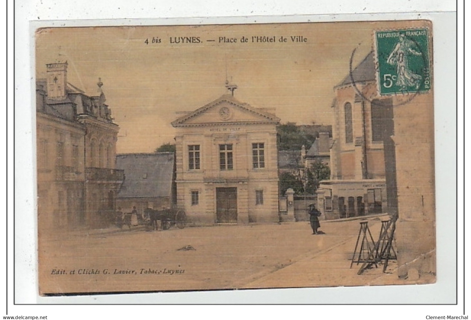 LUYNES - Place De L'hotel De Ville (toilée) - état - Luynes