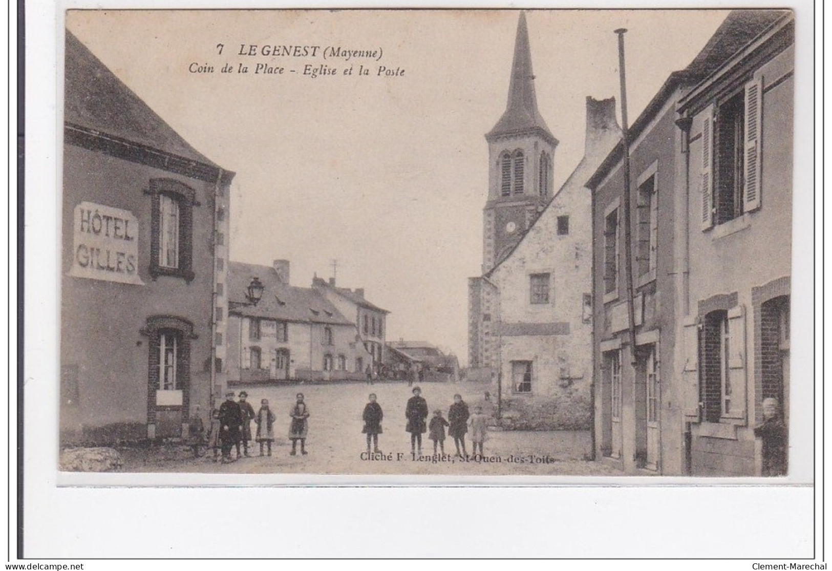 LE GENEST : Coin De La Place, Eglise Et La Poste - Tres Bon Etat - Sonstige & Ohne Zuordnung