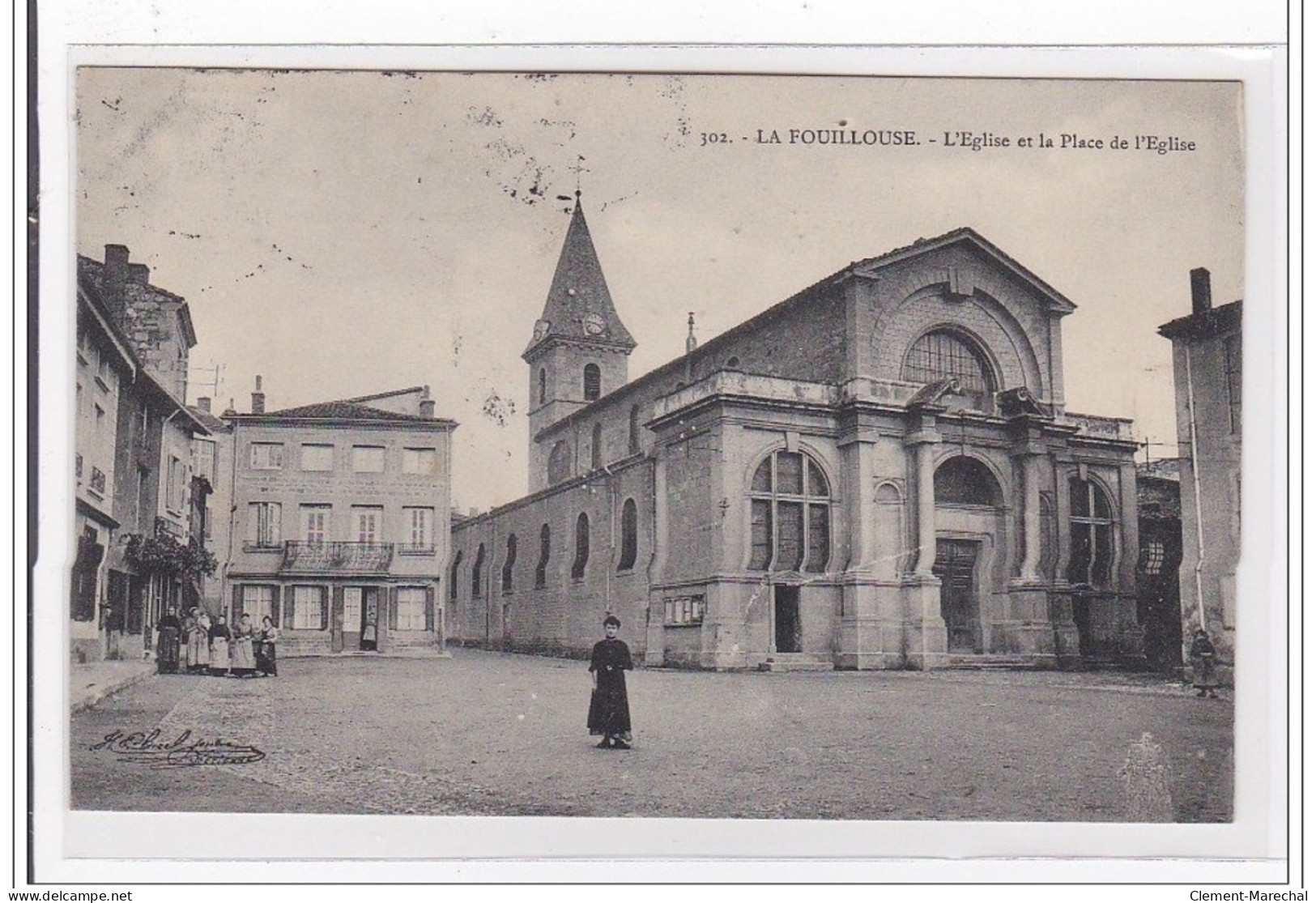 LA FOUILLOUSE : L'eglise Et La Place De L'eglise - Tres Bon Etat - Other & Unclassified