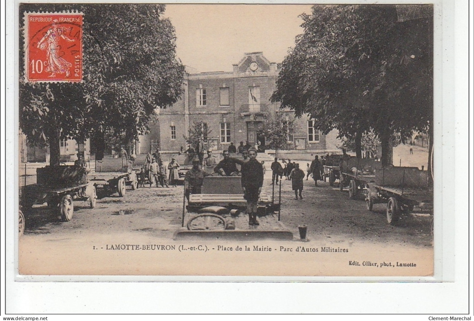 LA MOTTE BEUVRON - Place De La Mairie - Parc D'Autos Militaires - Très Bon état - Lamotte Beuvron