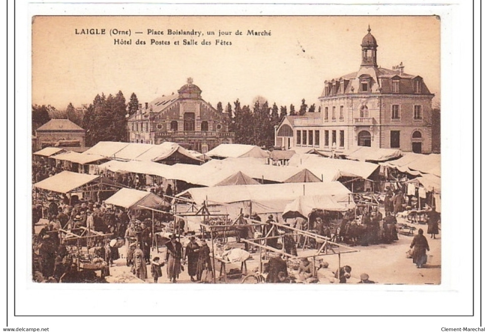 LAIGLE : Place Boislandry, Un Jour De Marché, Hotel Des Postes Et Salle Des Fetes - Tres Bon Etat - L'Aigle