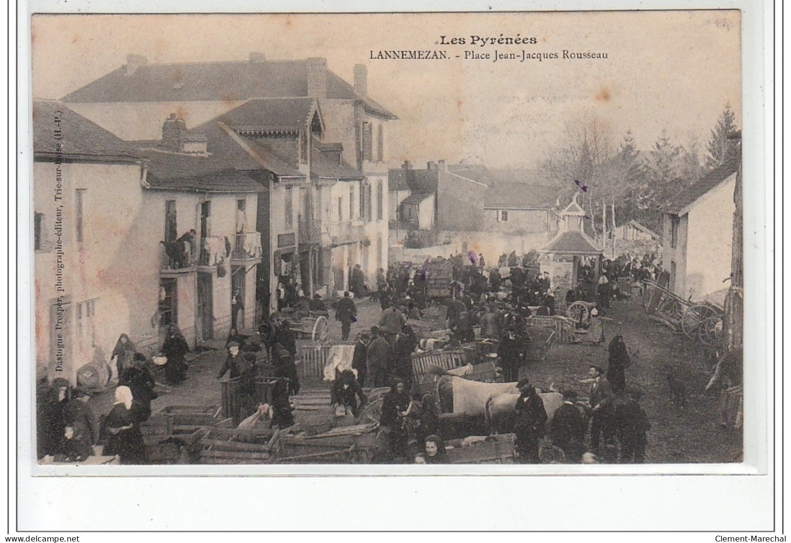 LANNEMEZAN - Place Jean Jacques Rousseau - état (traces) - Lannemezan