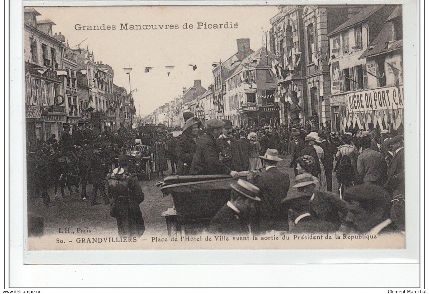 Grandes Manoeuvres De Picardie - GRANDVILLIERS - Place De L'Hôtel De Ville Avant La Sortie Du Président - Très Bon état - Grandvilliers