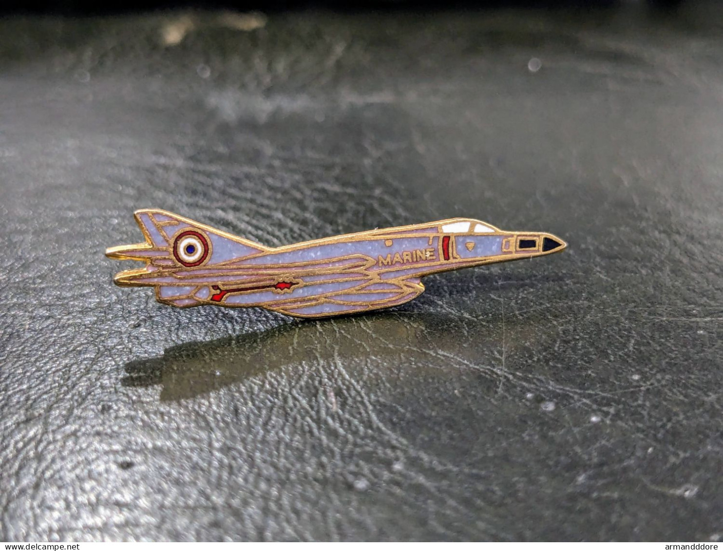 N Pin's Pins Insigne Militaire Avion De Chasse Super Etendard Dassault Marine Nationale Porte Aeronavale - Militaria