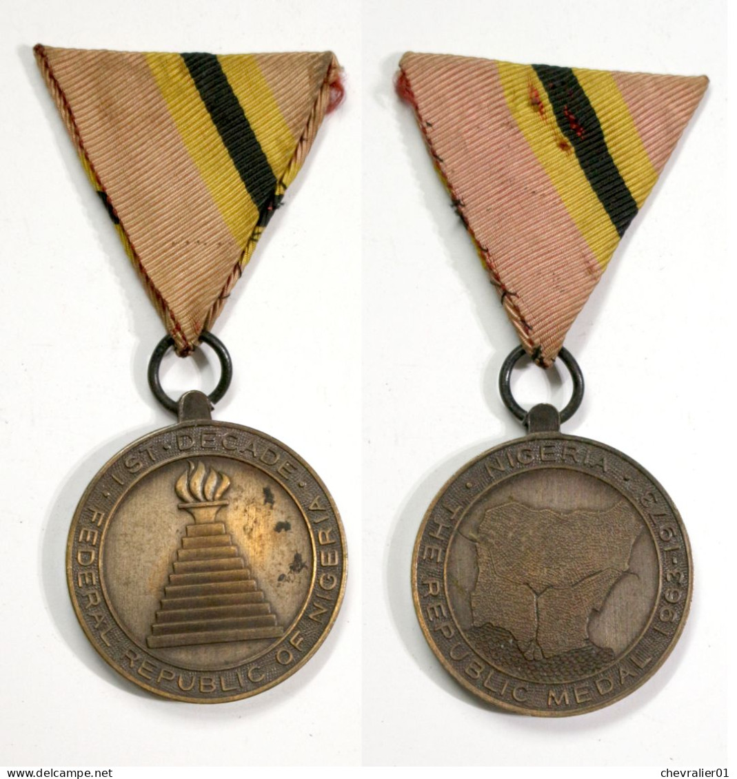 Médaille Civile-NG_001_The Republic Nigeria IST Decade 1963-1973 Medal_21-25-1 - Autres & Non Classés