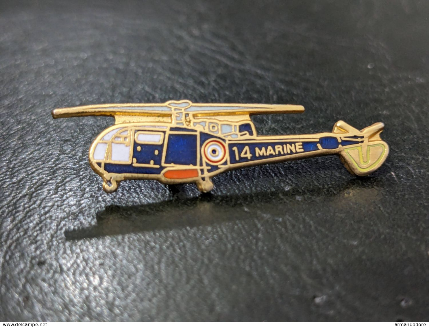 N Pins Pin's Insigne Militaire Helicoptere Sud-Aviation SA316 Alouette III Marine Nationale Gendarmerie Tres Bon état - - Militaria
